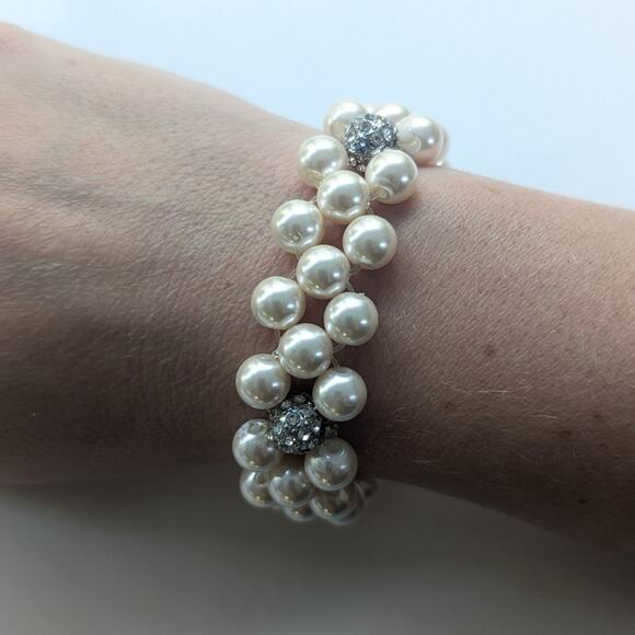 Stunning Glass Faux Pearl Rhinestone Cluster Beaded Bridal Stretch Bracelet - Picture 4 of 5